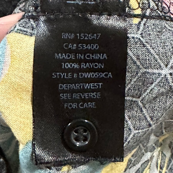 Departwest from Buckle Hawaiian Floral Short Sleeve Button Up Shirt - Picture 5 of 5